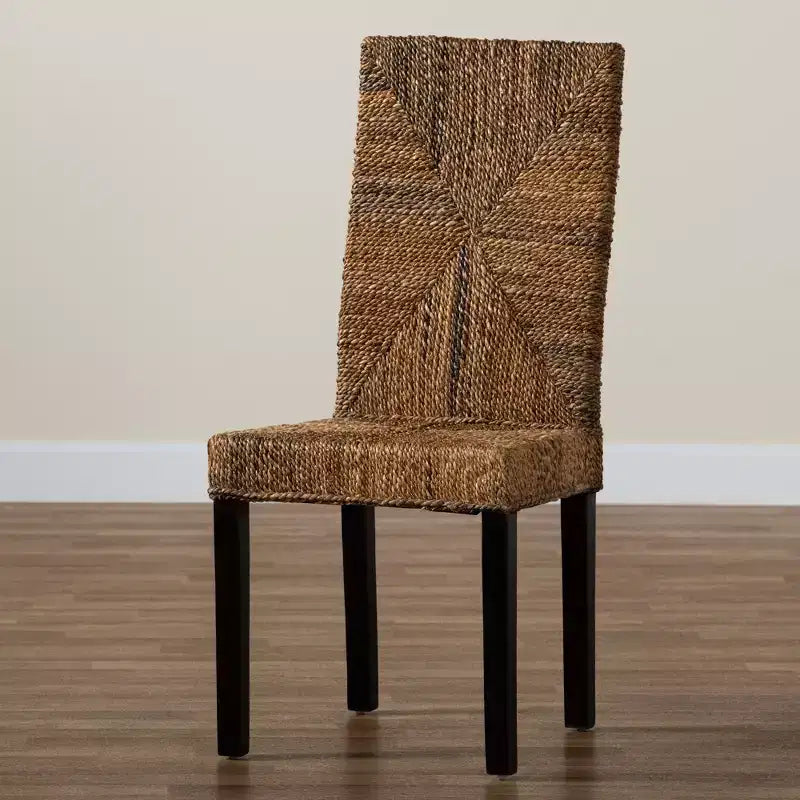 Chaise de salle à manger moderne en bois d'acajou brun foncé et jonc de mer